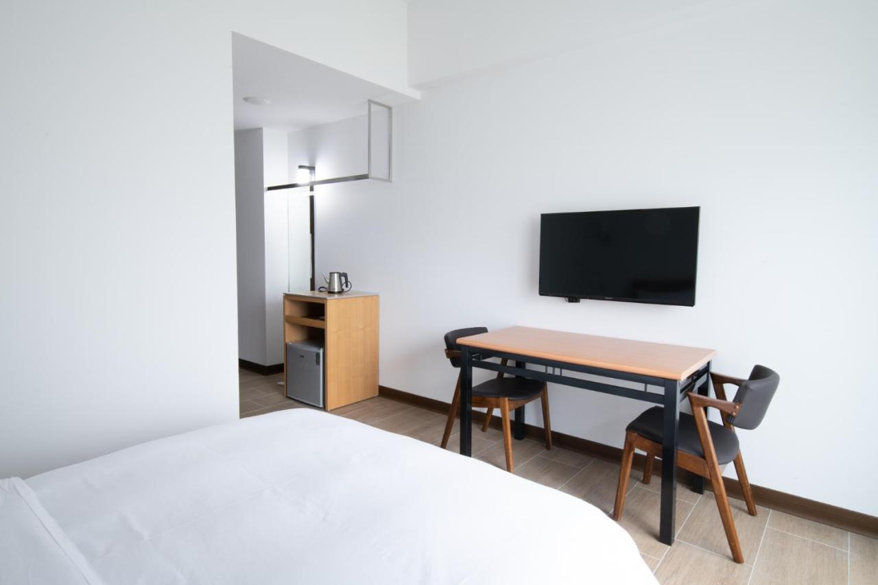 Liann Hotel Taichung Extérieur photo
