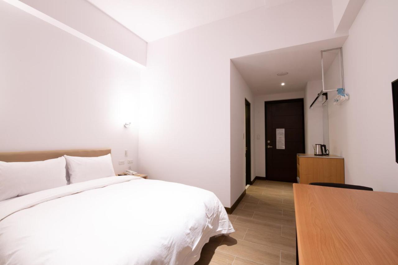 Liann Hotel Taichung Extérieur photo