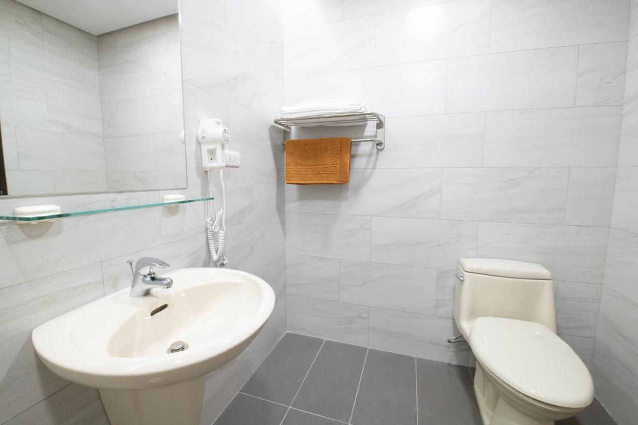 Liann Hotel Taichung Extérieur photo