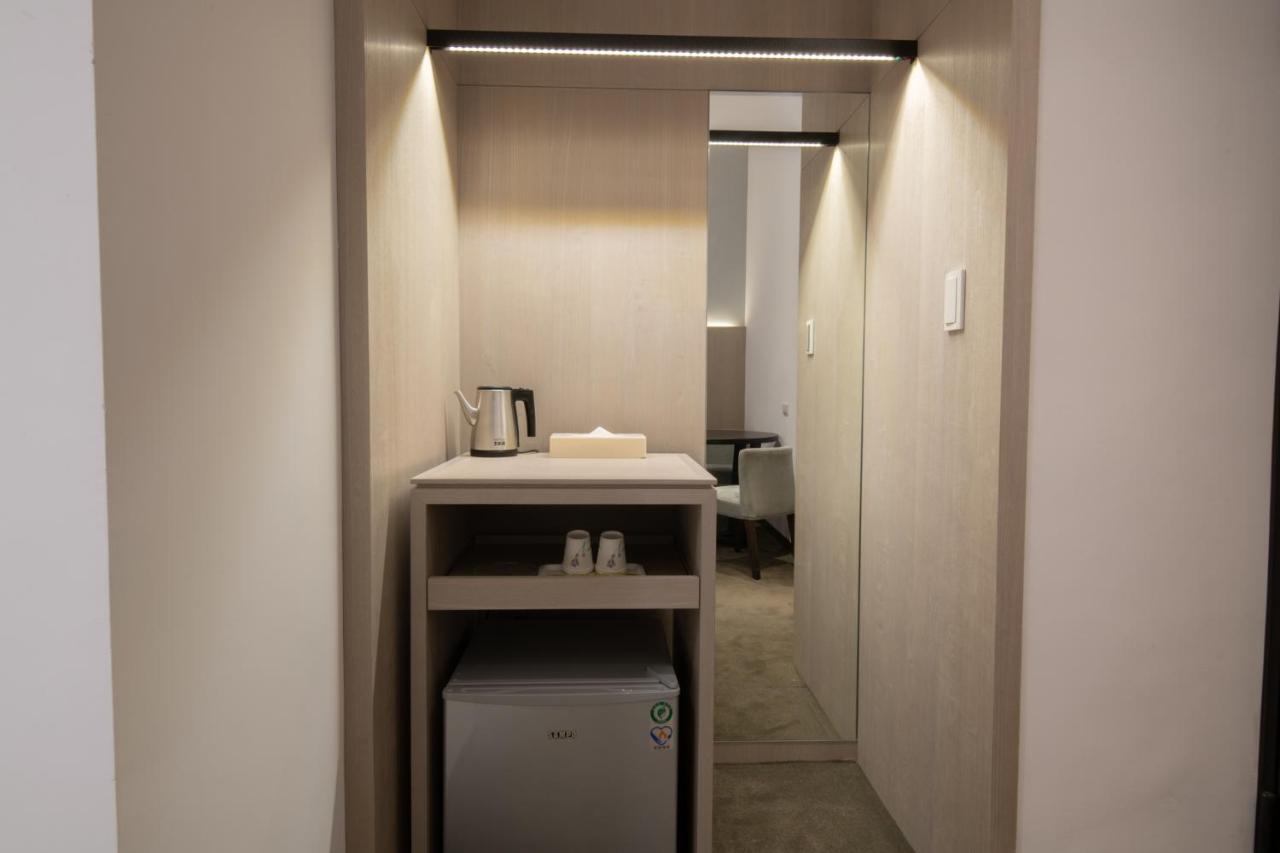 Liann Hotel Taichung Extérieur photo