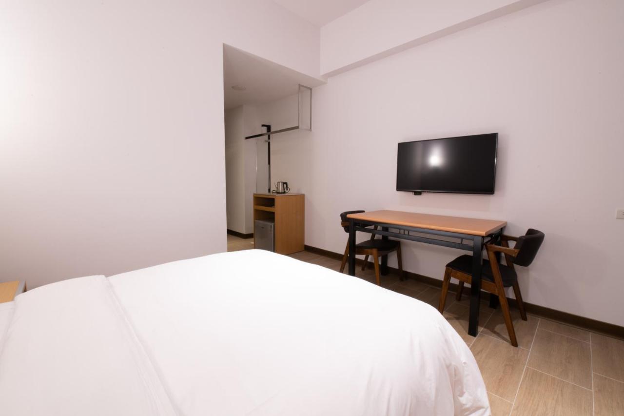 Liann Hotel Taichung Extérieur photo