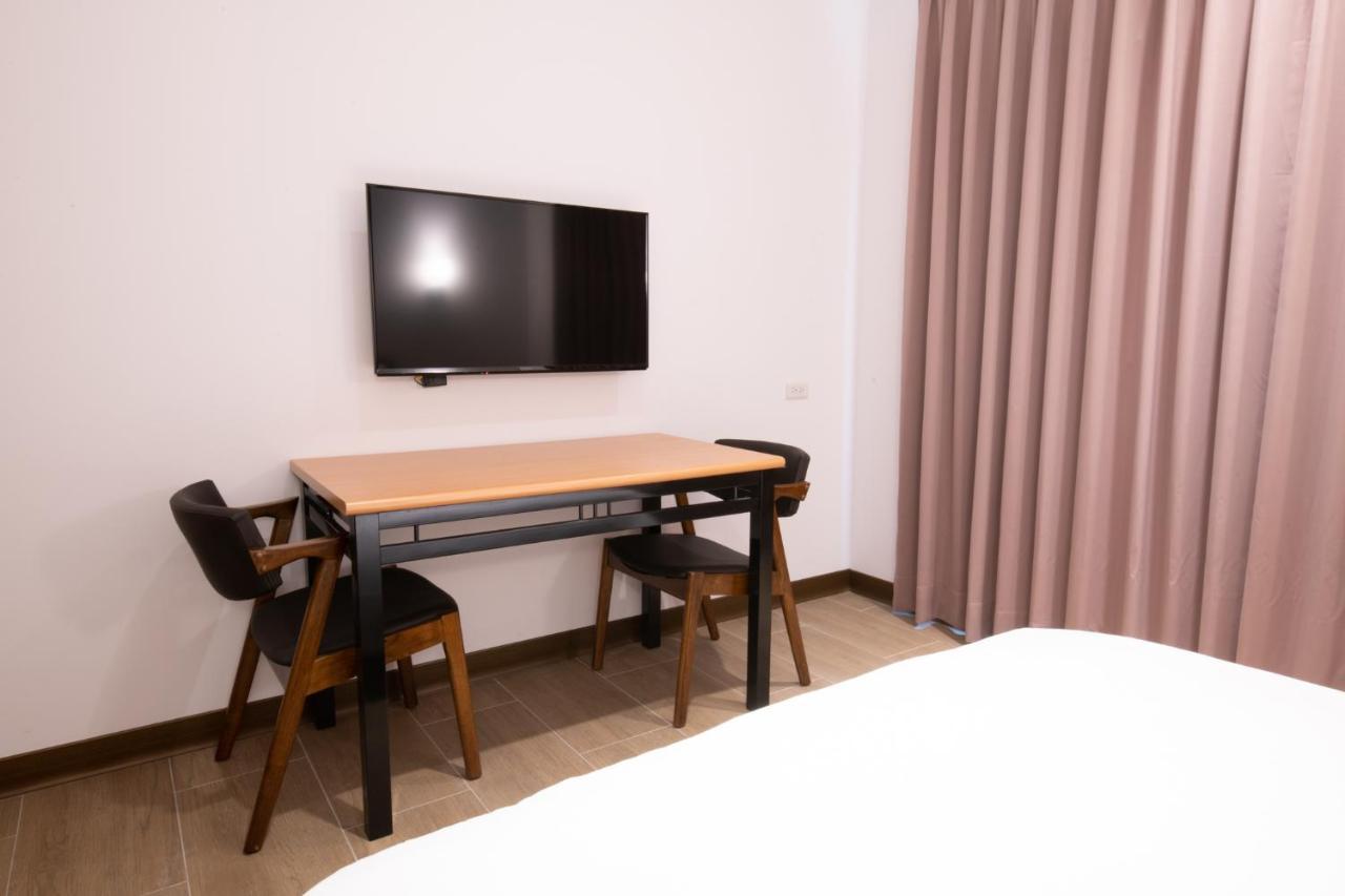 Liann Hotel Taichung Extérieur photo
