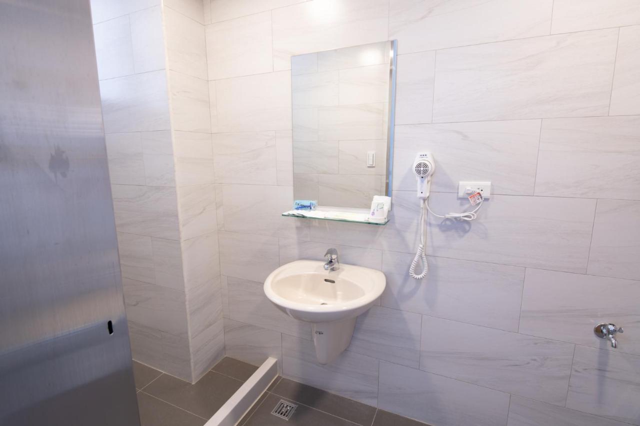 Liann Hotel Taichung Extérieur photo