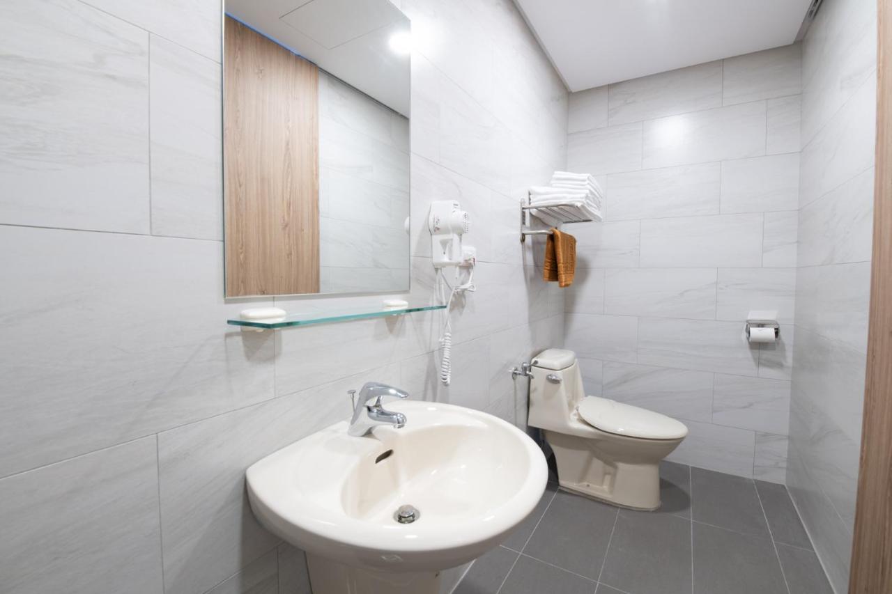 Liann Hotel Taichung Extérieur photo