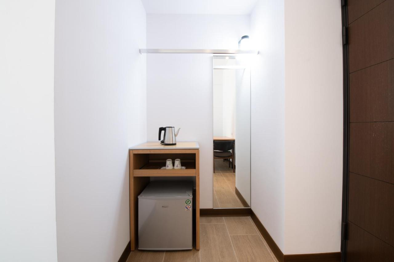 Liann Hotel Taichung Extérieur photo